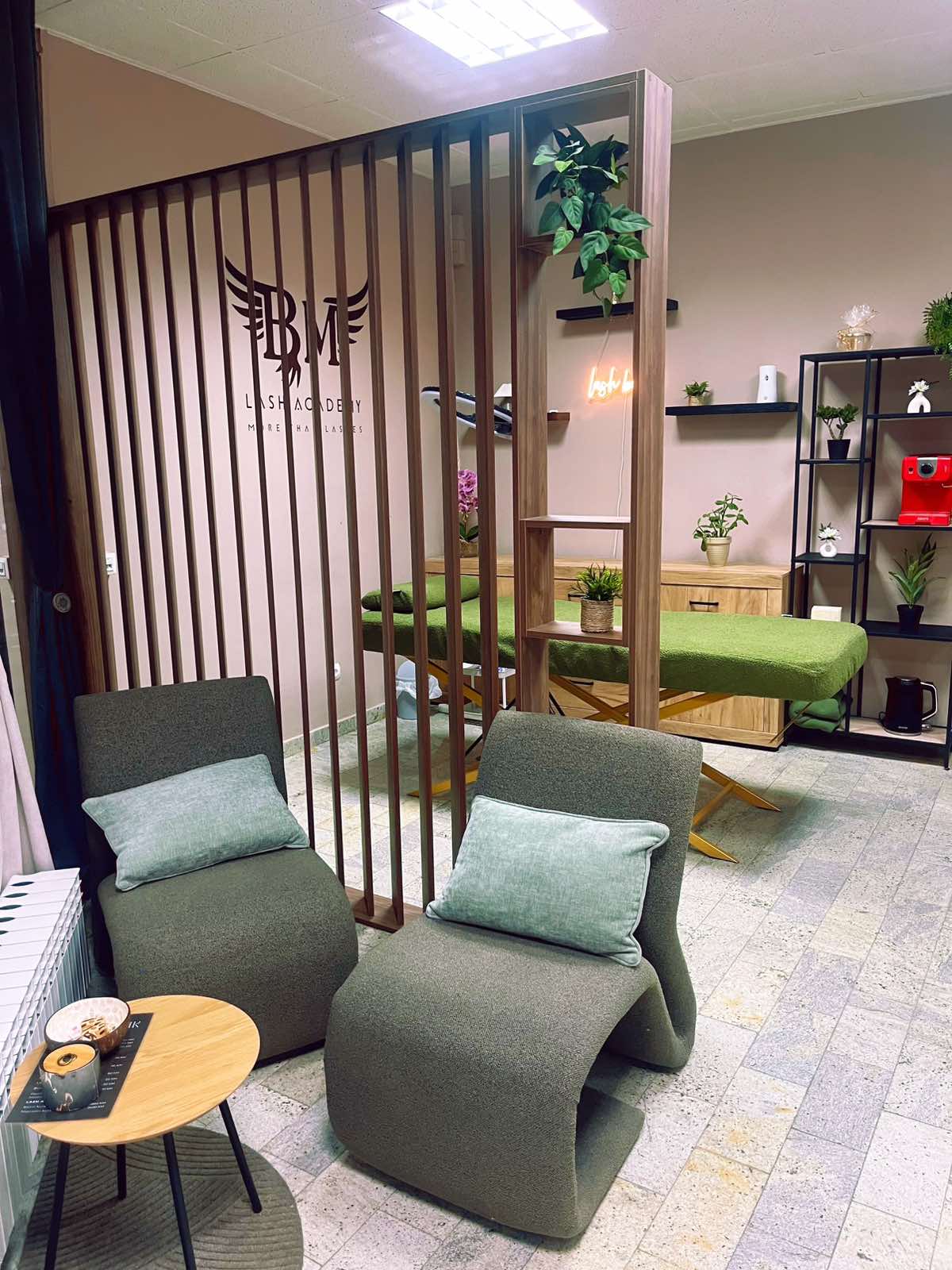 More than Lashes BM salon – akcent